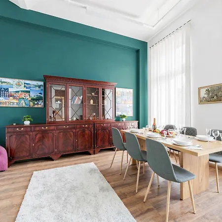 Cozy Two-bedroom Appartement *