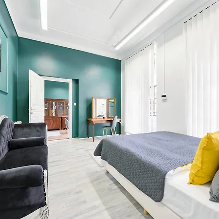 Cozy Two-bedroom Appartement *