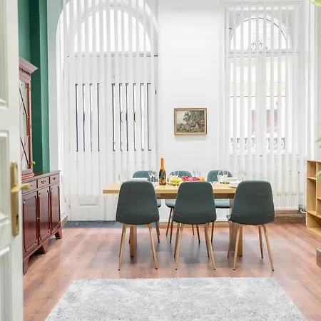 Cozy Two-bedroom *