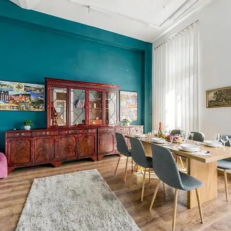 Cozy Two-bedroom Appartement *